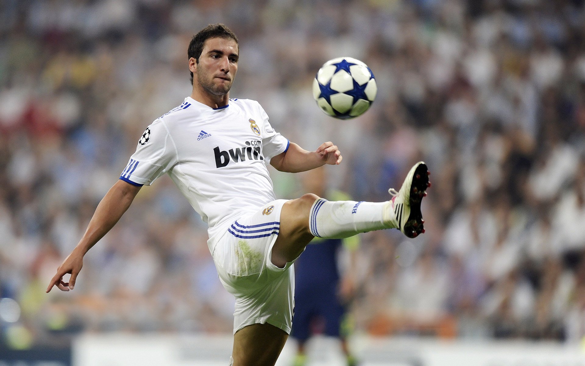 王者荣耀与英雄联盟手游赛事对比：移动电竞的未来在哪里？，王者荣耀vs英雄联盟手游