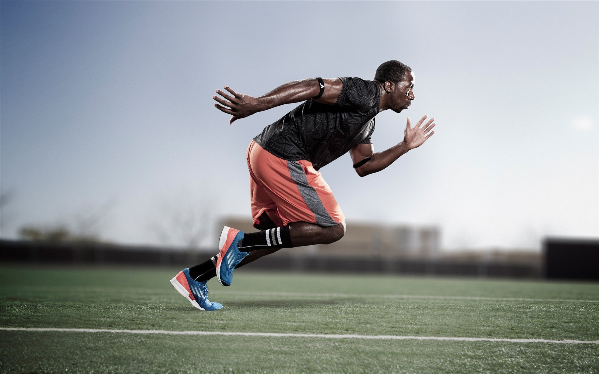 经典篮球赛事纪录片在全国广泛播出，弘扬体育精神，篮球队纪录片